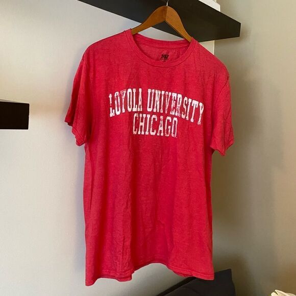 Loyola University Chicago Red T-Shirt - Picture 1 of 6